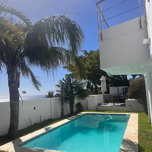 https://cozy-camps-bay-cottage-with-mountain-and-sea-view.hotels-capetown.com